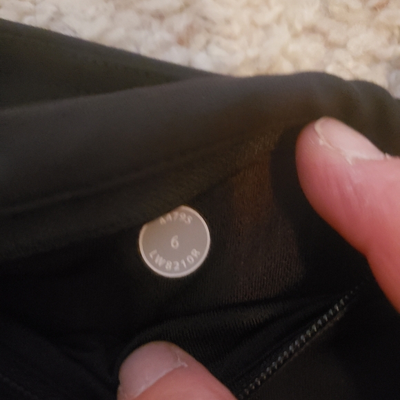 Lululemon skort 6 - Picture 2 of 3